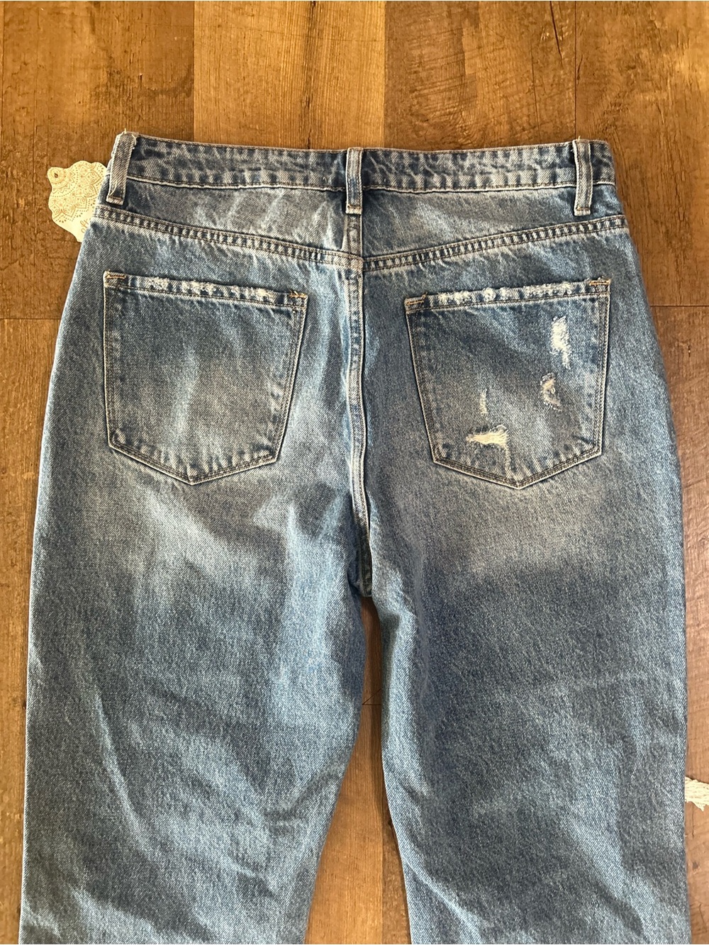 Altar’d State High Rise Distressed Cropped Jeans Size 29 NWT Raw Hem Trendy - Picture 13 of 16